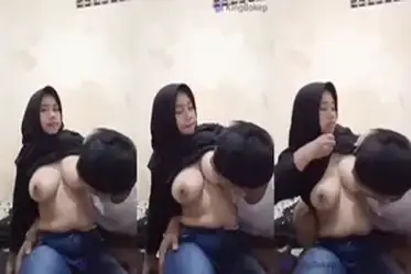 Ngisep Tetek Perempuan Jilbab Tobrut